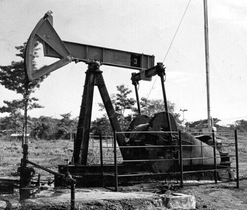 Inicia la explotación del petróleo