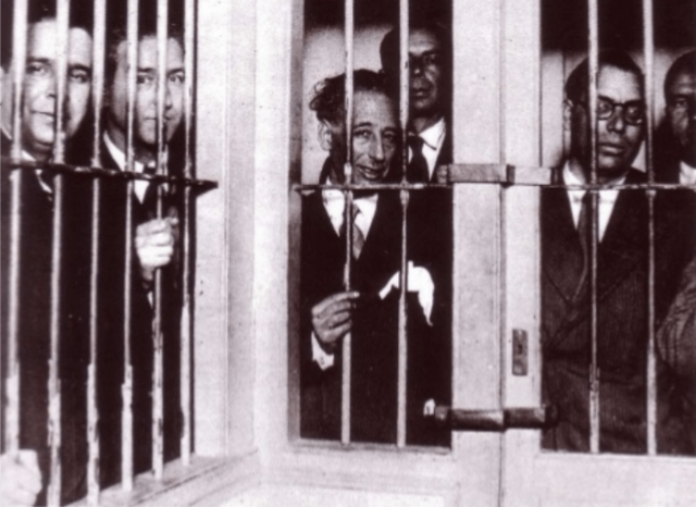 Kataluniako Estatutu eta Generalitatea bertan behera geratu