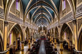 La Iglesia se organiza en torno a su obispo