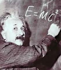 Equivalencia entre masa y energía: E = mc^2 (Albert Einstein)