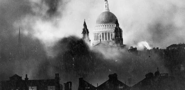 Alemania bombardea Londres.