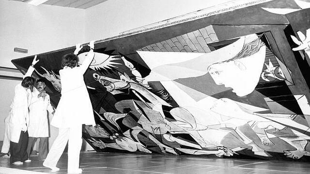 Llegada a España del "Guernica"