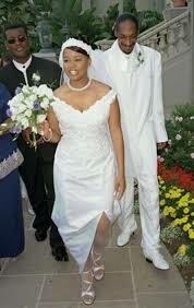 Haren eskolako neskalagunarekin ezkondu zen