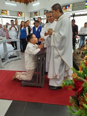 HICE MI PRIMERA COMUNION