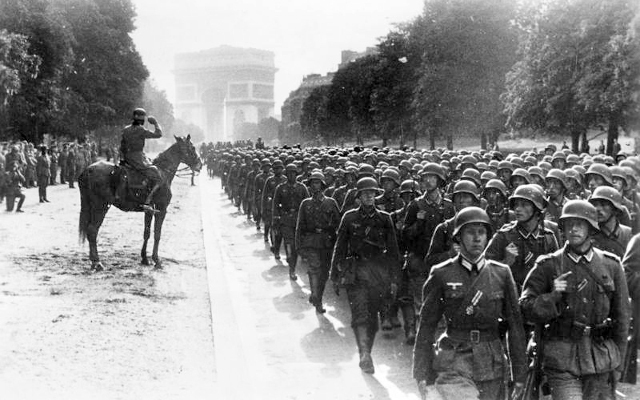 Italia erklærer Frankrike og Storbritannia krig