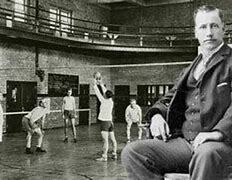 Novedad en altura de cancha y cantidad de jugadores