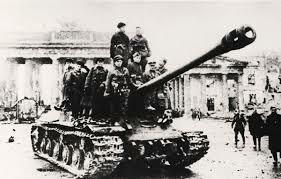 Tremaktspakt mellom Italia, Japan og Tyskland (som senere tiltres av Bulgaria, Romania, Slovakia og Ungarn)