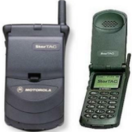 Primer Teléfono celular Flip