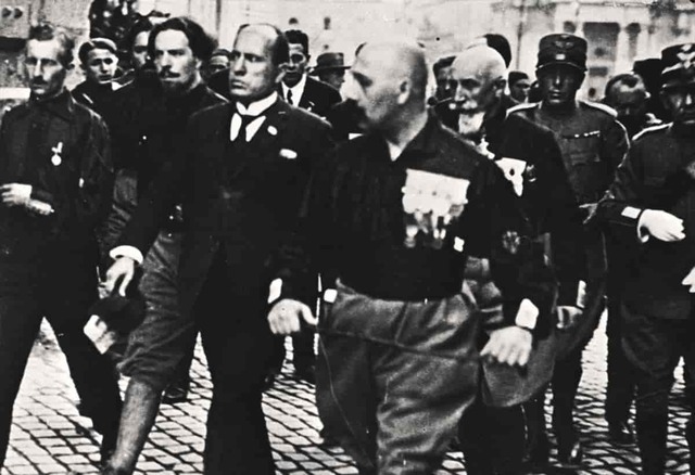 Tyskerne kapitulerer i Italia