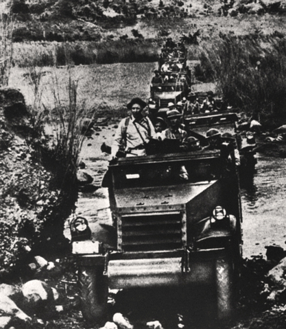 Russerne omringer Berlin. Amerikanske og russiske styrker møtes i Torgau ved Elben