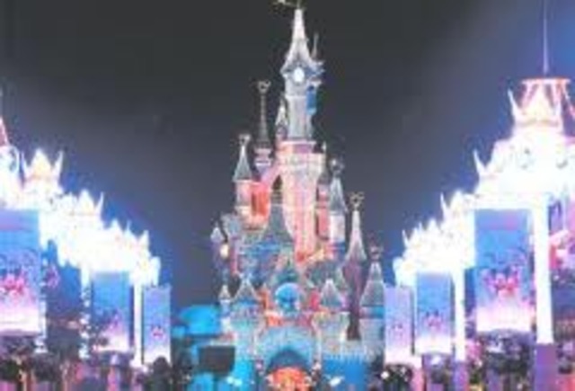 disneyland opens in paris