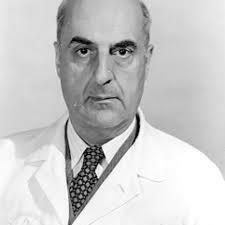 El húngaro Laszlo Zechmeister fue contratado como profesor en el Instituto de Tecnología de California, y desde allí influyó para que la segunda edición alemana de su libro acerca de la cromatografía