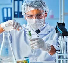 En el curso 96-97 hay por primera vez 103 alumnos matriculados en la asignatura Química Analítica y 47 pertenecientes a la nueva titulación de ingenieros químicos