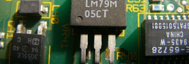 Se inventa el  transitor