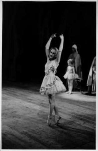 DANZA: "Los caprichos de cupido y del maestro de baile"