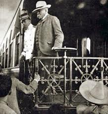 Porfirio Díaz renuncia a la presidencia y se exilia en Francia