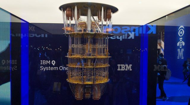 IBM presenta el Q System One