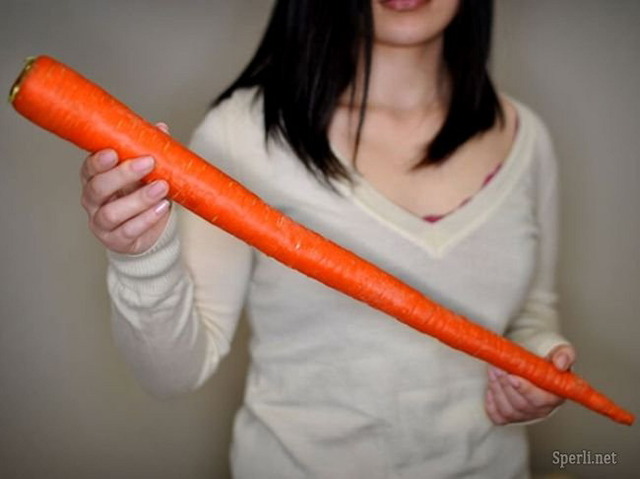 Меллер открыл мутагенные эффекты радиации и химических веществ