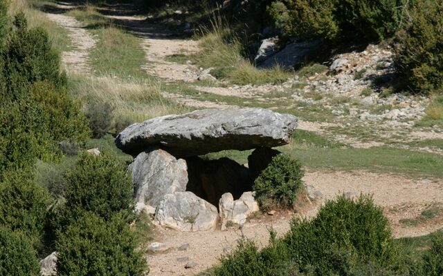 Monuments megalitics: DOLMEN