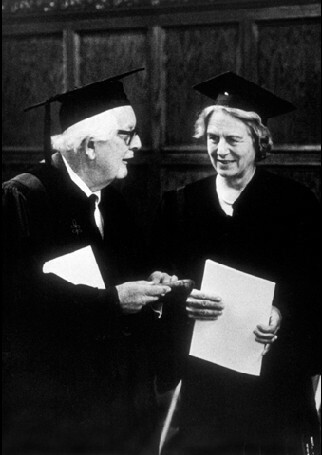 Recebe o  título de "doutor honoris causa" pela Temple University