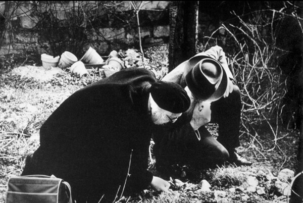 Recebe o título de "doutor honoris causa" pela Universidade de Oslo