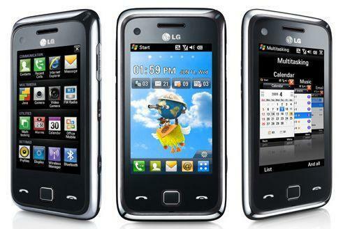 Se inicia la comercialización de los celulares 3G.