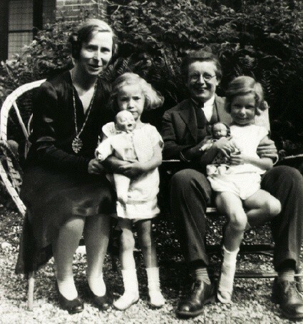 Publicação do artigo "O julgamento moral na criança"