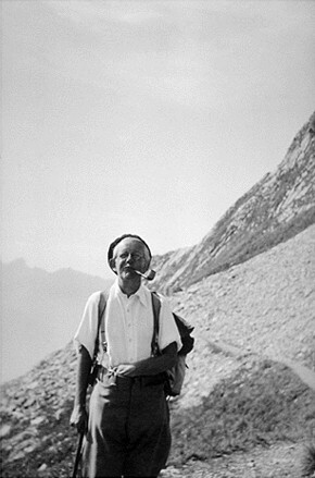 Recebe o título de "doutor honoris causa" pela Universidade Federal do Rio de Janeiro