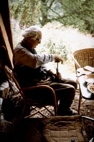 Recebe o título de "doutor honoris causa" pela Council for National Academic Awards