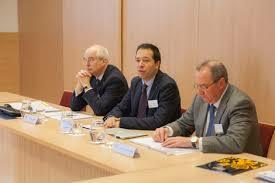 Mesa redonda de Caux