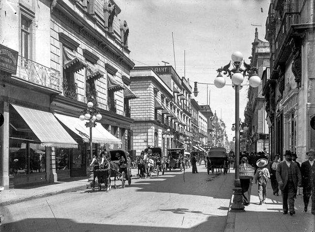 Hacia un cambio de modelo (Luis Echeverria)