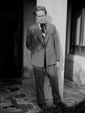 Walter Burley Griffin (1876 - 1937).