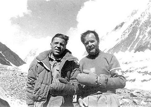 Achille Compagnoni e Lino Lacedeli conquistano la vetta del K2