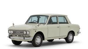 Nissan 411 Sedan de 4 puertas