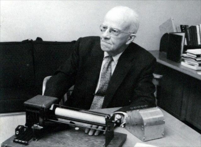 Primera máquina de respuestas múltiples