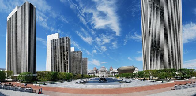 Empire State Plaza por Harrison & Abramovitz (Wallace Harrison).