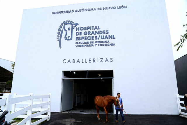 Inauguración del Hospital de Grandes Especies de la UANL