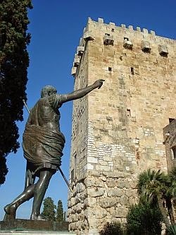 Octavio Augusto se retira a Tarraco.