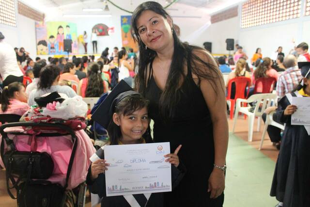 ANGELY GANA SU PRIMER DIPLOMA