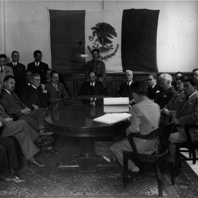 Timeline: Etapas del desarrollo histórico de las empresas mexicanas. Daniela Meza Mejia