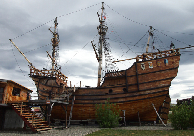 Premier tout du monde en bâteau