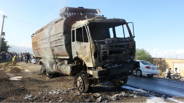 Baba and Amir Escape to Pakistan