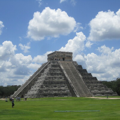Timeline: Sobrevolando el fin del mundo Maya.