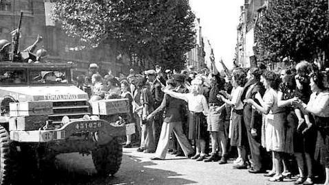 French and US troops liberate Paris