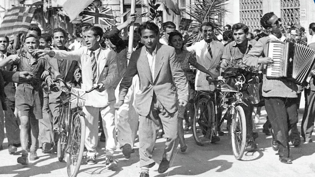 Greek and British troops liberate Athens