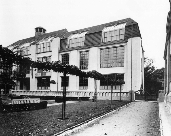 Inauguración de la Bauhaus en Weimar