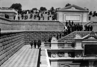 Díaz inaugura las obras del canal de desagüe del Valle de México.