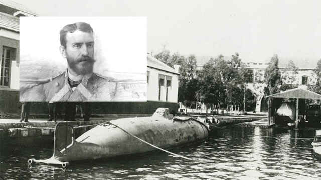 "Submarino Militar al Agua"