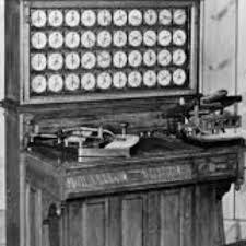 Hermann Hollerith patenta el teclado mecanico