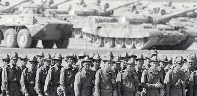 La invasión soviética de Afganistán tensó las relaciones con Estados Unidos y China.